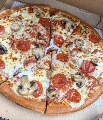 Large Pan Pizza with pepperoni & mushroom