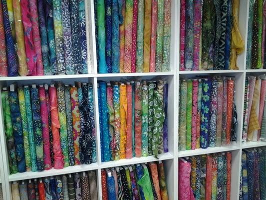 This is how the wall of cotton fabric is arranged. This is most of the batik fabrics they had.