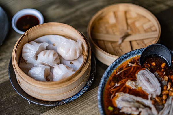 Shrimp dumplings, port intestines