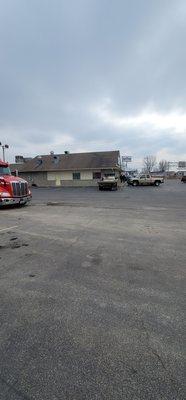 Sunshine cafe right by the economy inn still got little truck parking