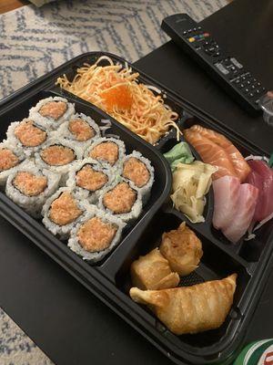 Sushi Bento Box Deluxe Entree