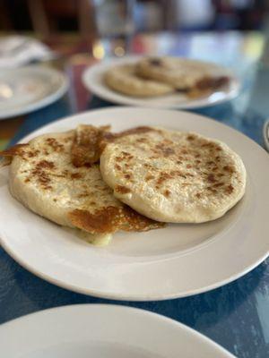 Pupusas de queso y loroco