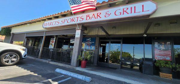 Marcis Sports Bar & Grill