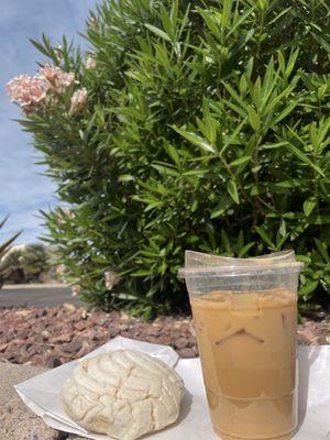 Vanilla concha & iced churro latte