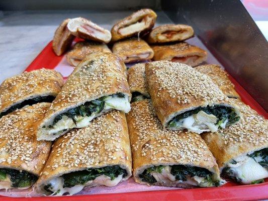 Grilled chicken with spinach and mozzarella sesame seeds