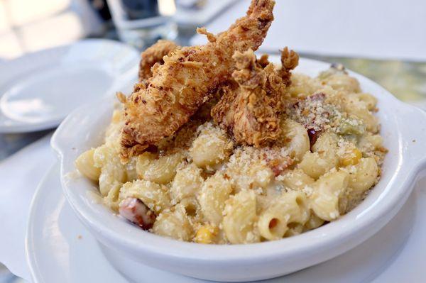 Spicy mac w/ fried chicken - hot link, corn, jalapeno, bell peppers, lime, jack cheese. Bland and they skimped on that chicken.