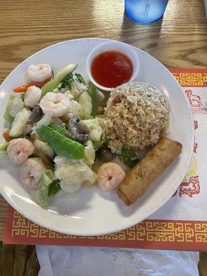 Fast, friendly and most of all supper yummy!!!  Shrimp and vegetable  lunch platter