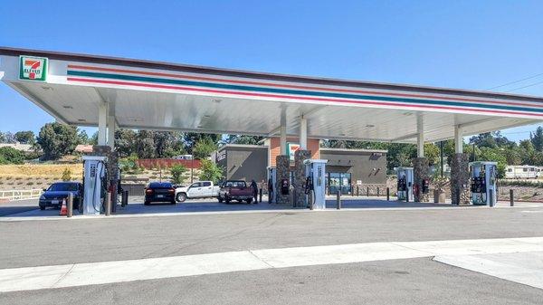 The new 7-11 Convenience Store at  31558 Yucaipa Blvd.,Yucaipa,California is terrific!