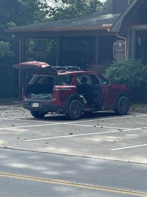 Keeping your doors open and the back of your truck open to avoid tourist or locals from parking is such a dirty move for no reason