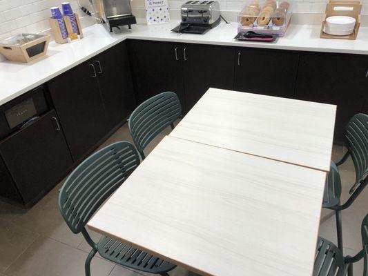 Simple tables in the breakfast room