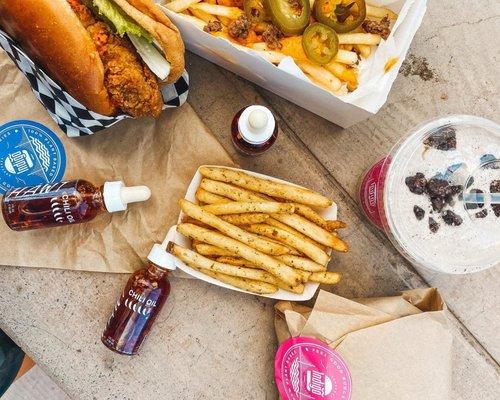 Fried Chickn' Sando, Loaded Fries, Oreo Shake, Seasoned Fries. All 100% Plant-based. PC @Hawtchilioil