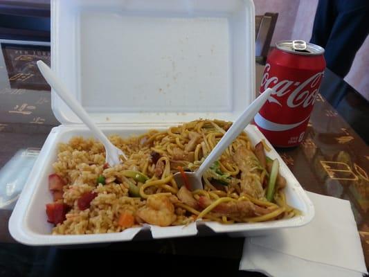 This is the House Special Lo Mein - my favorite lunch special so far.