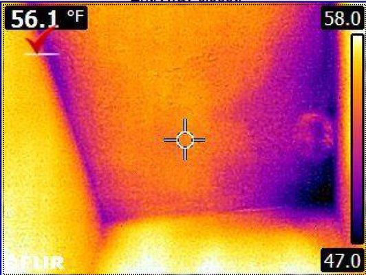 Thermal view of an active water leak in a closet.