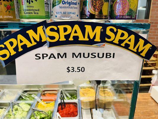 They sell SPAM musubi here