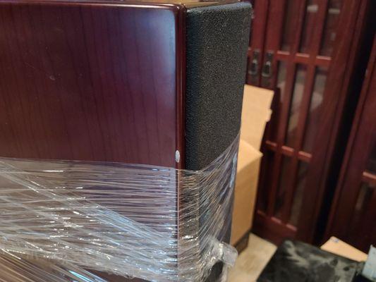 Scratched high end speaker with only a ribbon of plastic