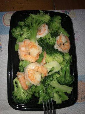 Steamed shrimp and broccoli