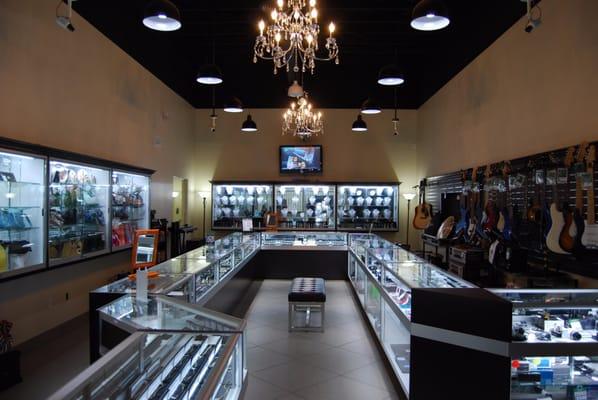 Large Jewelry Showroom with an onsite jeweler