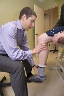 Assessing for knee ligament elasticity