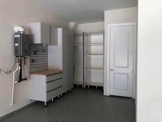 1/4" Grey GarageFX Flooring System and Silver Cabinets