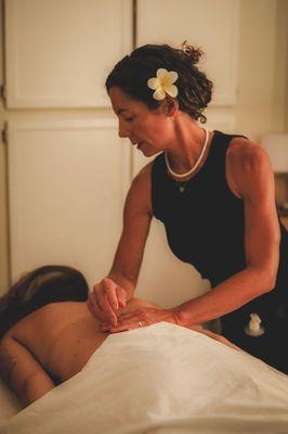 Lomi lomi is the traditional Hawaiian massage technique