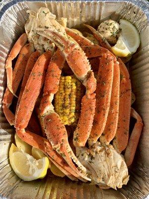 @roxysgoodeats Ragin Cajun Leglicious ~ 2 clusters of snow crab, whole sausage, egg, corn, on a bed of gold potatoes