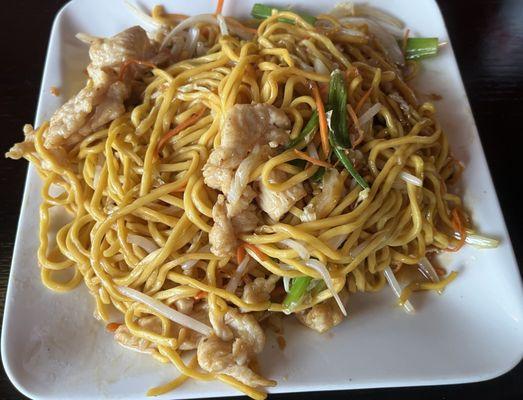 Chicken lo mein lunch special