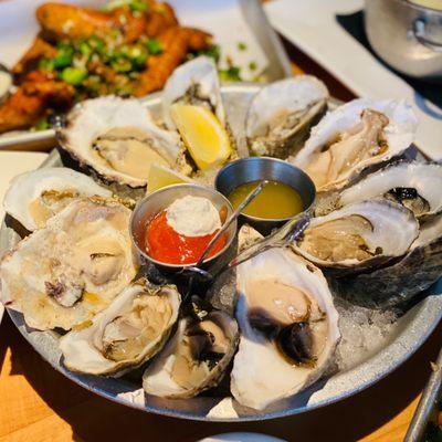 happy hour oyster  ($1.5)