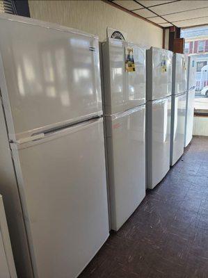 18 cubic foot crosley fridges ready to go