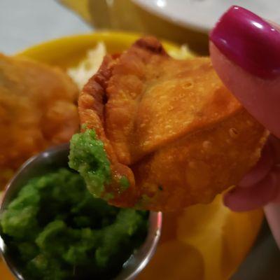 Samosa with the cilantro dip