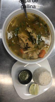 Sopa de gallina y arroz 
Hen soup w/ rice