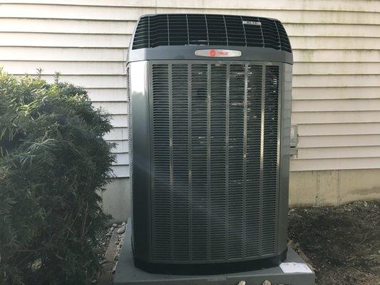 The Trane 18XLi two stage cooling machine with patented leaf guard design.