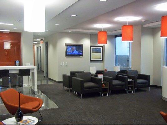 Reception area with free beverages, WiFi and other services.