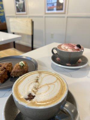 Pumpkin situation, el mocha and a couple of delicious scones.