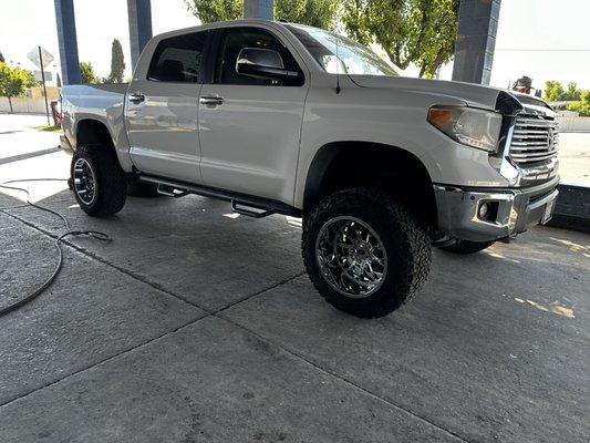 New wheels 20x12 chrome Vision on 35x1250-20 venom XT