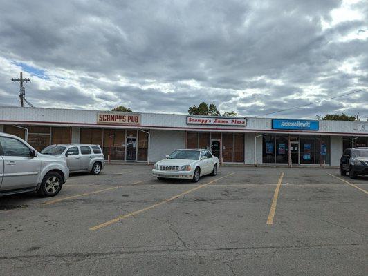 Strip mall with Scampy's Pub and Pizza Annex.