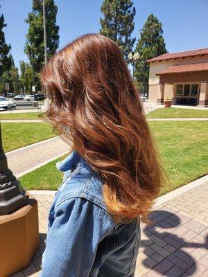 Beautiful natural highlights. Looks like she was on vacay at the beach!