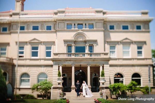 Bride and Groom outside Semple Mansion