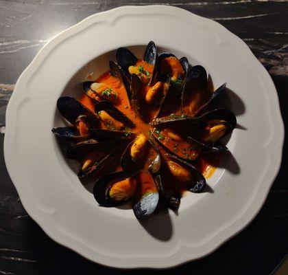 Mussels in Salsa Brava