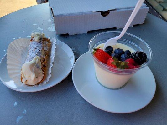 Canoli and panacota