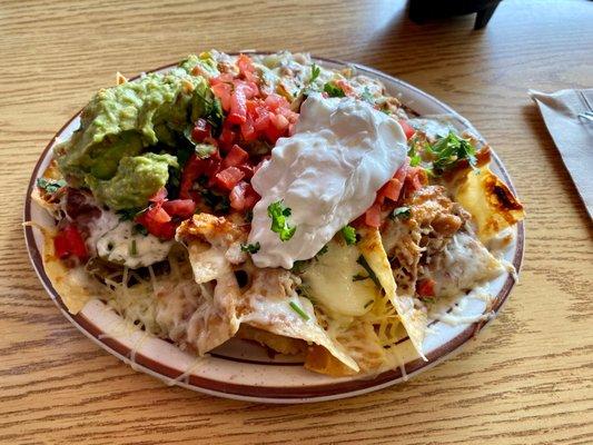 Deluxe nachos with carnitas