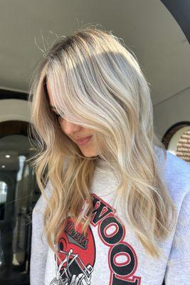 Summer blonde by @styledbychelsea__