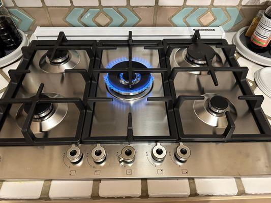 Beautiful stove with the center burner being my favorite