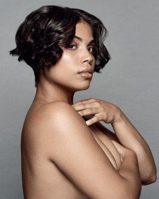 [Arlet] A trend setting bob that can transition from a straight blunt look into flirty waves effortlessly.