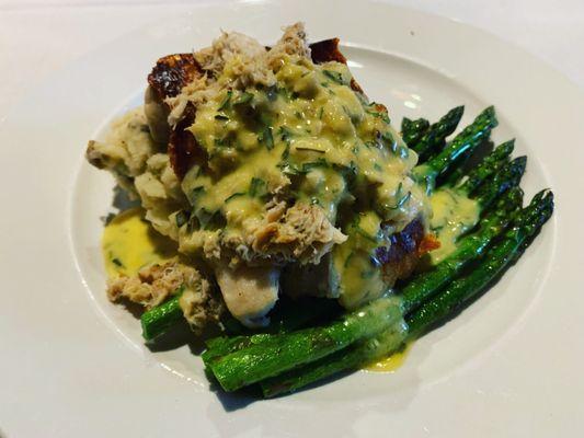 Grouper with asparagus and mashers.