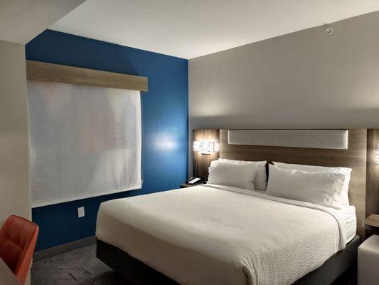 Holiday Inn Express & Suites Dallas Park Central Northeast, an IHG Hotel