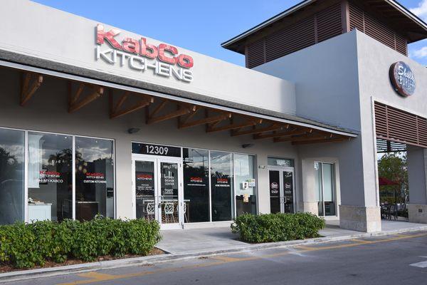 KabCo Kitchens in Pinecrest next to Shula's Burger