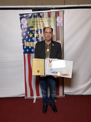 Grandmaster Robbie Leee with his award!