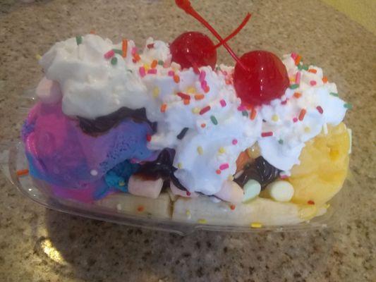 Tamy made custom banana split for my daughter!