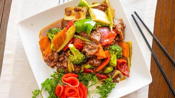 Tasty pepper beef stir-fried with fresh veggies