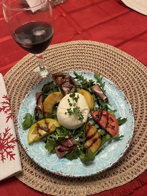 Mash potatoes topped with asparagus and the best filet mignon that I've had in years. The salad was outstanding. This meal is 5 stars.